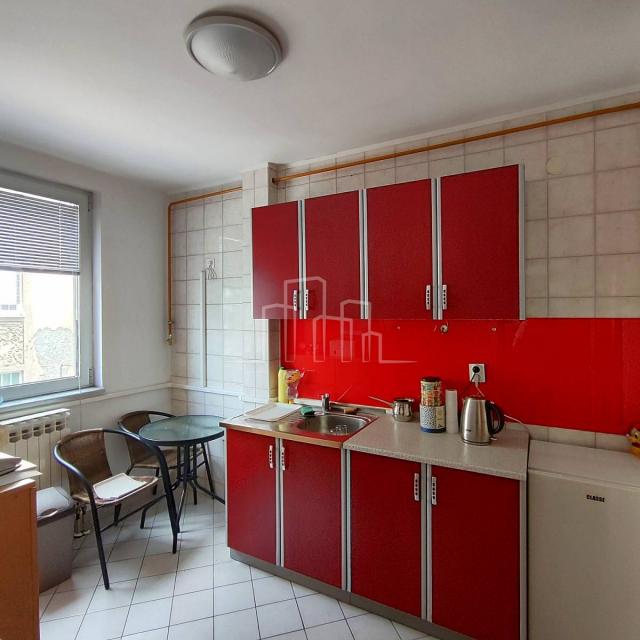 Kancelarijski poslovni prostor 65m2 Centar najam