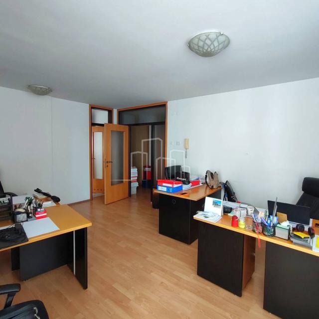 Kancelarijski poslovni prostor 65m2 Centar najam