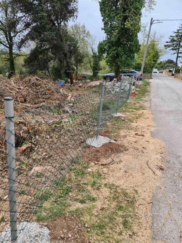 Građevinsko zemljište Prodaje se građevinsko zemljište sa građevinskom dozvolom, 1167 m2, Ližnjan