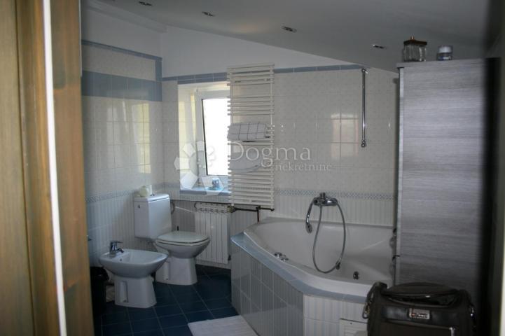 Flat Gračani, Podsljeme, 207,80m2