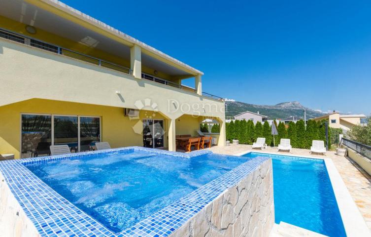 House Kaštel Stari, Kaštela, Da, 389m2