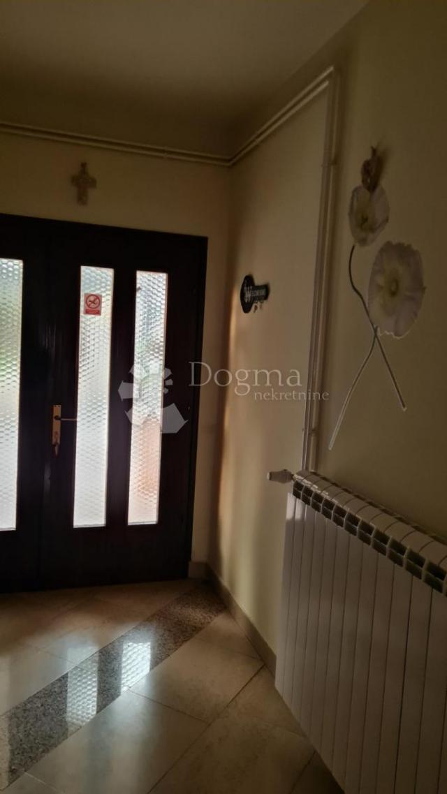 House Veli vrh, Pula, 400m2