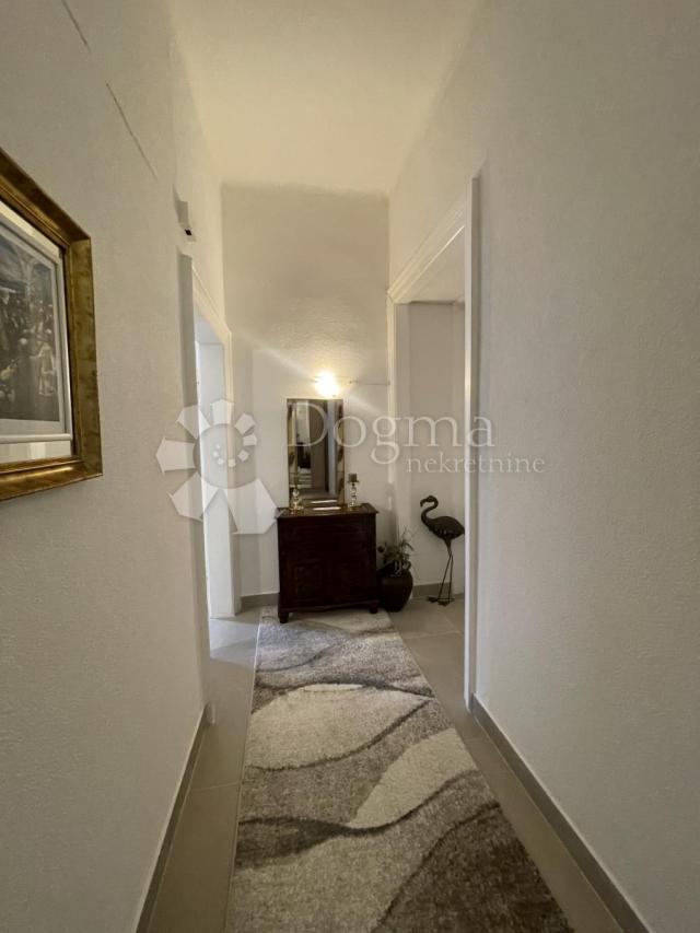 RIJETKOST!! Apartman 83m2 strogi centar Crikvenice