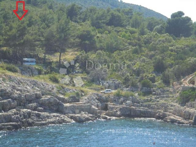 POLJOPRIVREDNO ZEMLJIŠTE 40 METARA OD MORA, HVAR