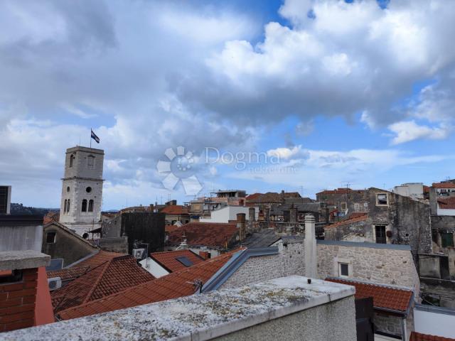 ŠIBENIK- DVOETAŽNI STAN U CENTRU GRADA SAMO KOD NAS!