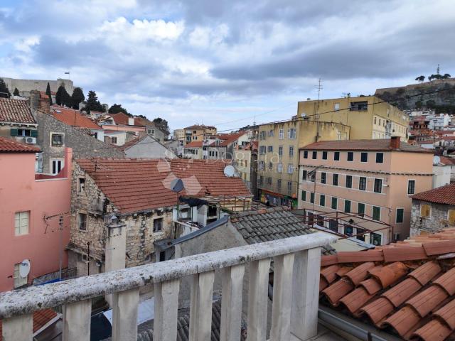 ŠIBENIK- DVOETAŽNI STAN U CENTRU GRADA SAMO KOD NAS!