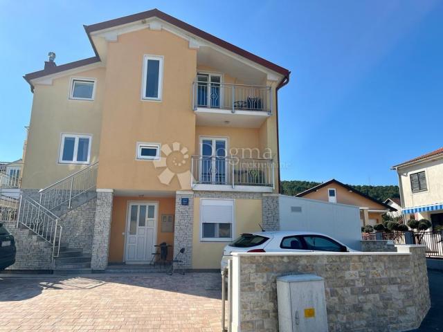 BILICE (ŠIBENIK) –APARTMANSKA KUĆA 100 M OD MORA