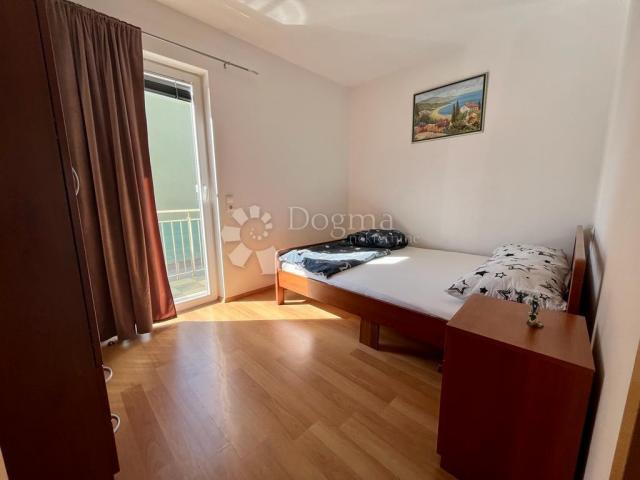 BILICE (ŠIBENIK) –APARTMANSKA KUĆA 100 M OD MORA