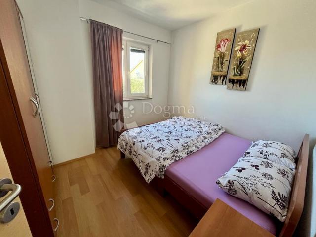 BILICE (ŠIBENIK) –APARTMANSKA KUĆA 100 M OD MORA