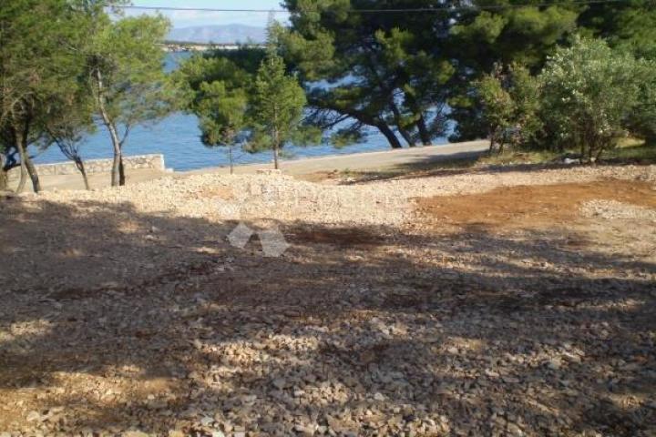 HVAR- građevinsko zemljište 1. red do mora, Uvala Pokrivenik, 850 m²