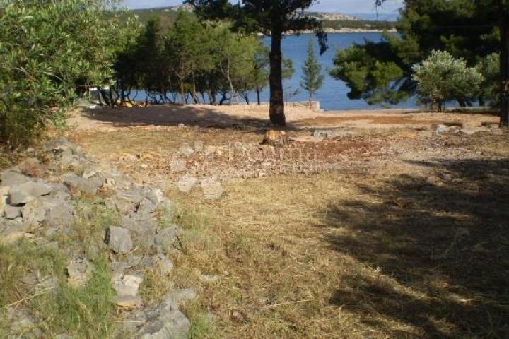 HVAR- građevinsko zemljište 1. red do mora, Uvala Pokrivenik, 850 m²