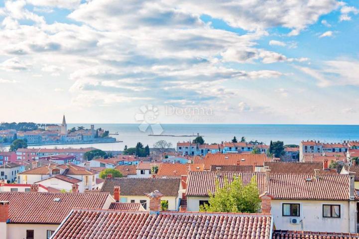 EKSLUZIVAN PENTHOUSE SA GARAŽOM I POGLEDOM NA MORE I GRAD -stan E