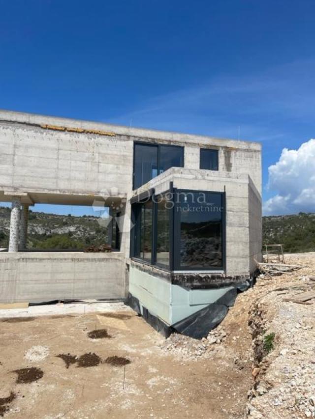 ROGOZNICA VILA SA BAZENOM I PREKRASNIM POGLEDOM 