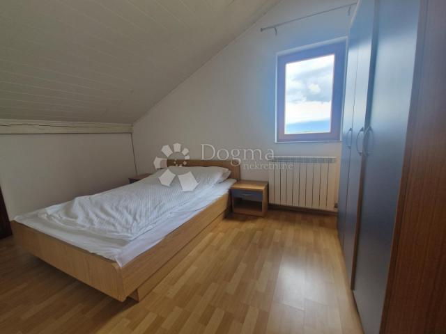 NJIVICE - APARTMAN U POTKROVLJU S TERASOM