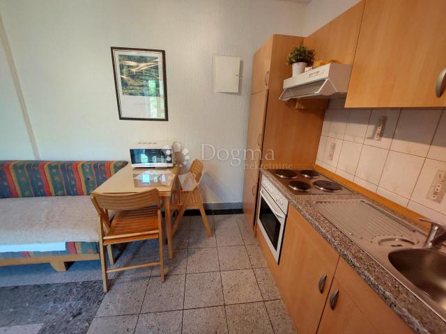 KRK  - KUĆA S 5 APARTMANA