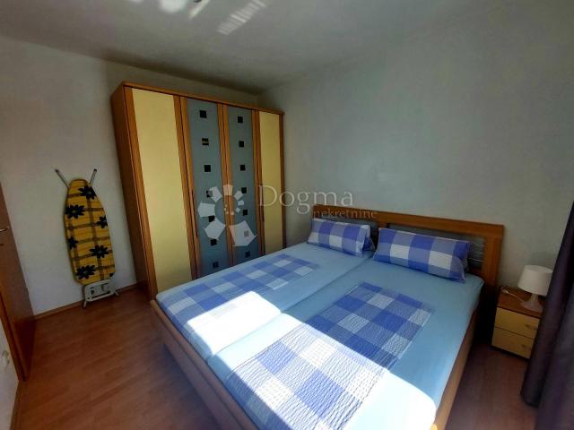 KRK  - KUĆA S 5 APARTMANA