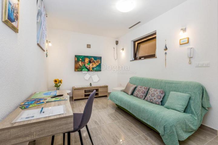 MALINSKA - APARTMAN S VELIKOM OKUĆNICOM