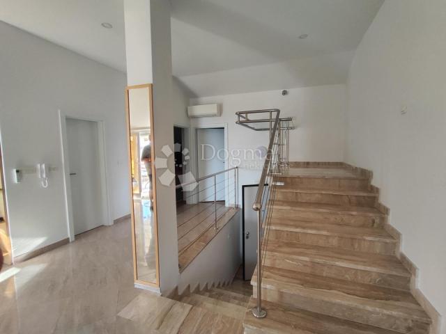 Apartment Njivice, Omišalj, 80m2