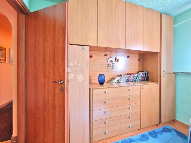 Apartman u Njivicama sa izvanrednim pogledom na more