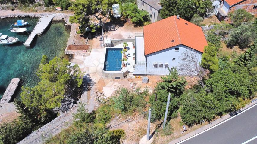 BARIĆ DRAGA PRVI RED DO MORA VILLA 300m2