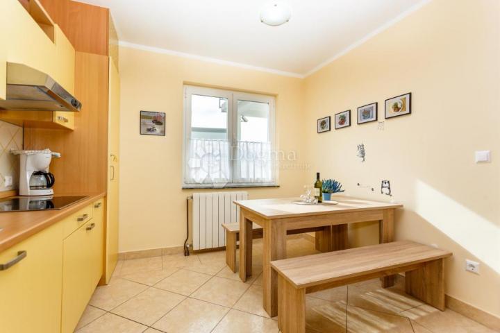 MALINSKA - APARTMANSKA KUĆA 100 m OD MORA