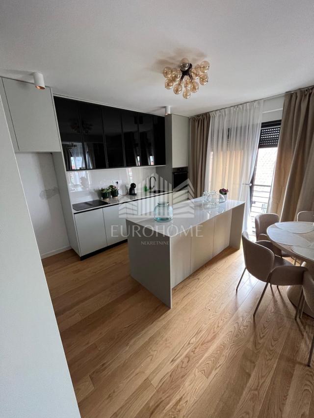 Penthouse u centru grada, krovna terasa, privatan kat, Zadar