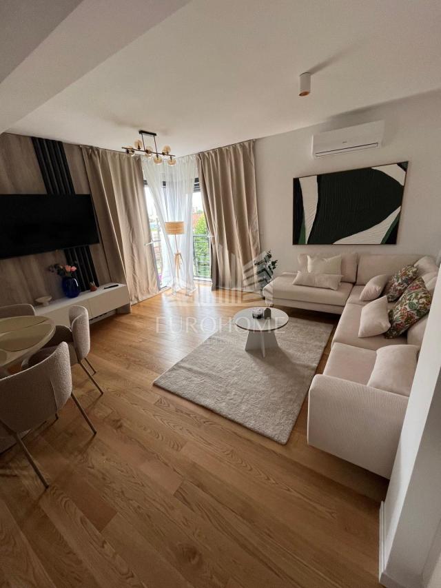 Penthouse u centru grada, krovna terasa, privatan kat, Zadar