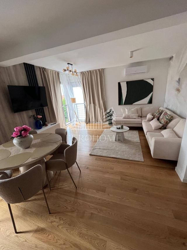 Penthouse u centru grada, krovna terasa, privatan kat, Zadar