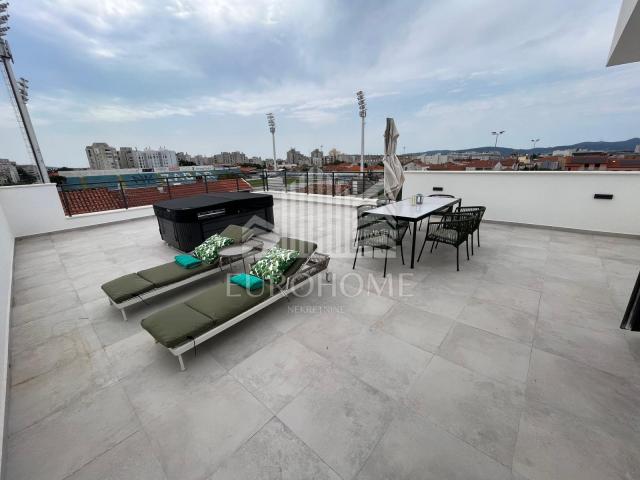 Penthouse u centru grada, krovna terasa, privatan kat, Zadar