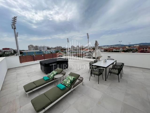 Penthouse u centru grada, krovna terasa, privatan kat, Zadar