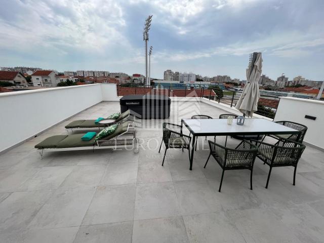 Penthouse u centru grada, krovna terasa, privatan kat, Zadar