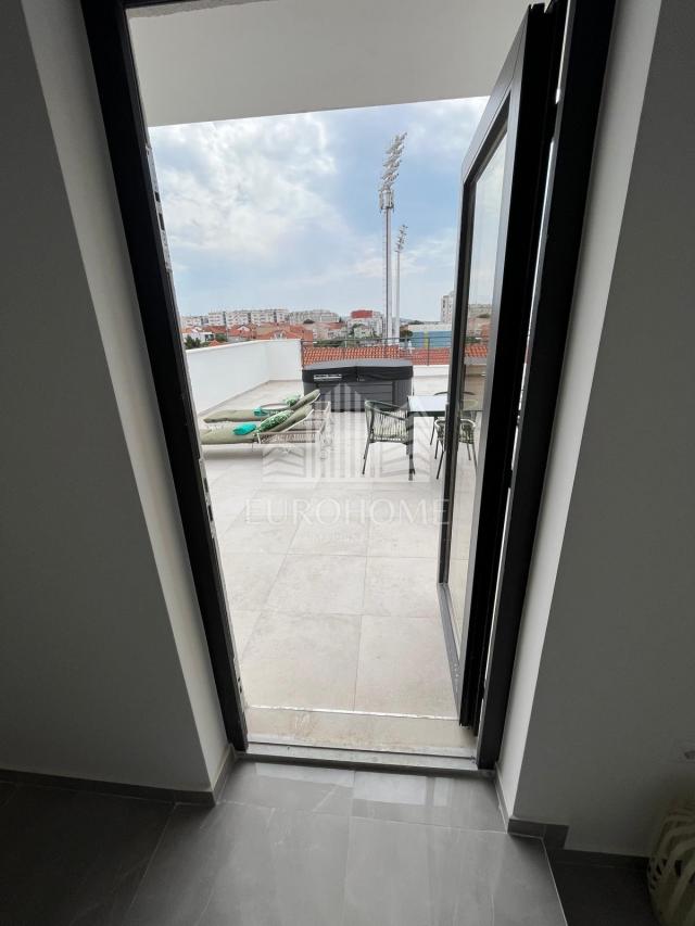 Penthouse u centru grada, krovna terasa, privatan kat, Zadar