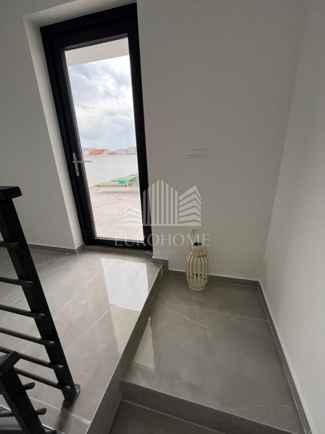 Penthouse u centru grada, krovna terasa, privatan kat, Zadar