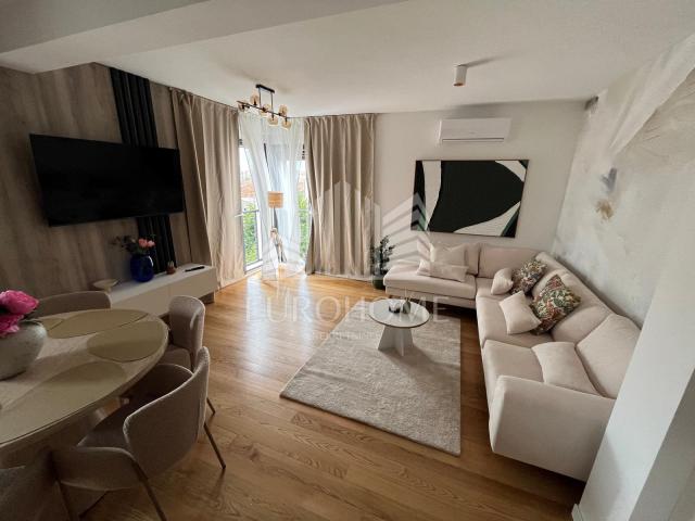 Penthouse u centru grada, krovna terasa, privatan kat, Zadar