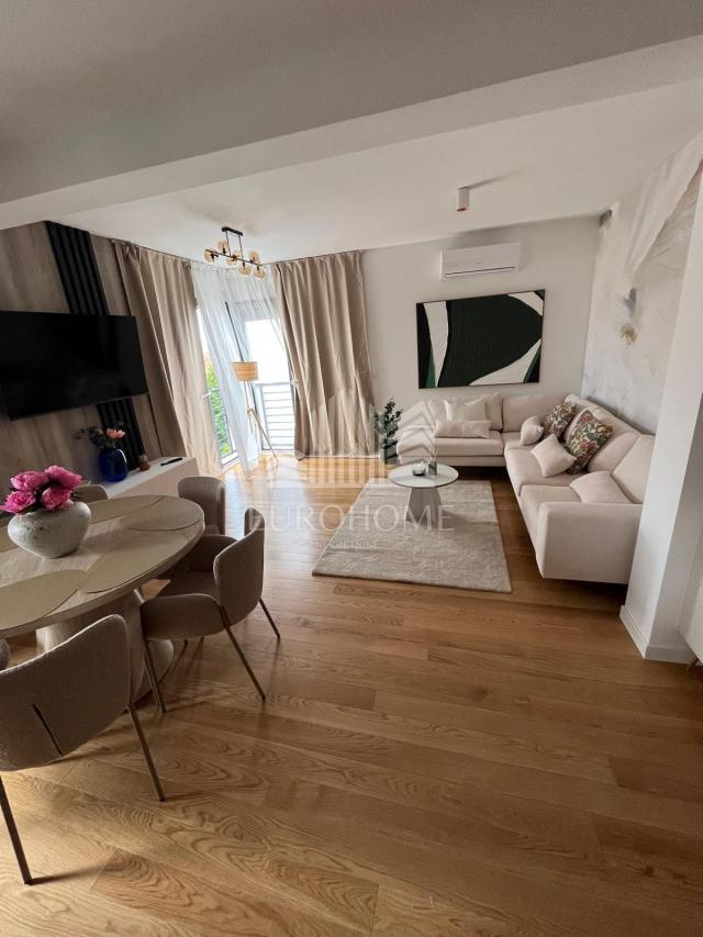 Penthouse u centru grada, krovna terasa, privatan kat, Zadar