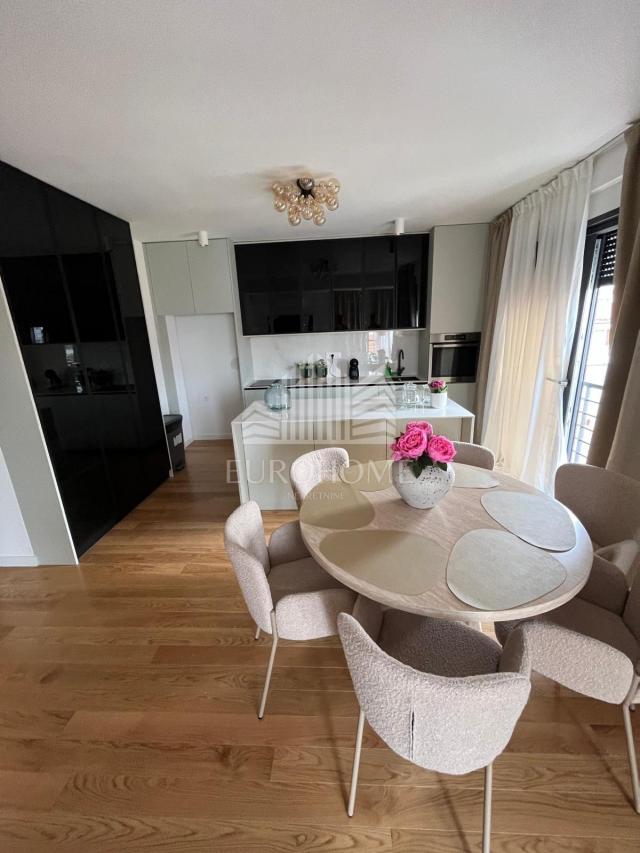 Penthouse u centru grada, krovna terasa, privatan kat, Zadar