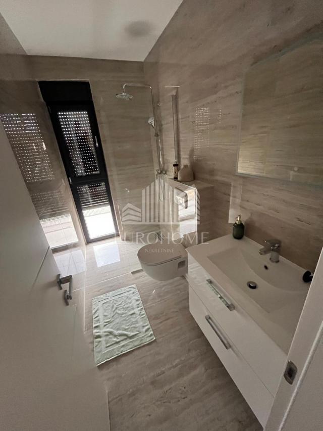 Penthouse u centru grada, krovna terasa, privatan kat, Zadar