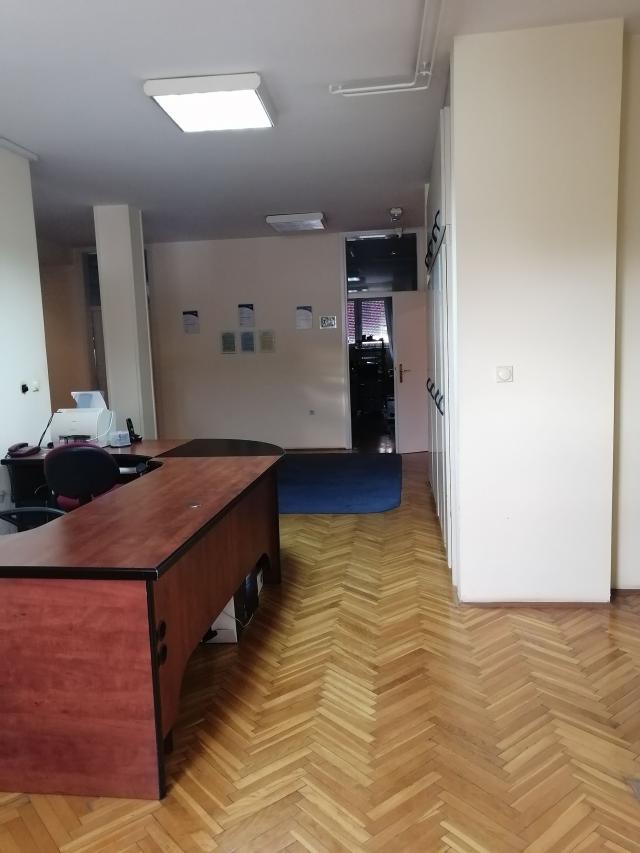 Poslovni prostor u Novom Sadu. Izuzetna lokacija!