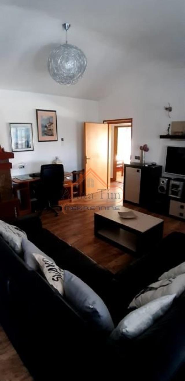 Plano - PRILIKA!!! kuća sa 5 apartmana i bazenom