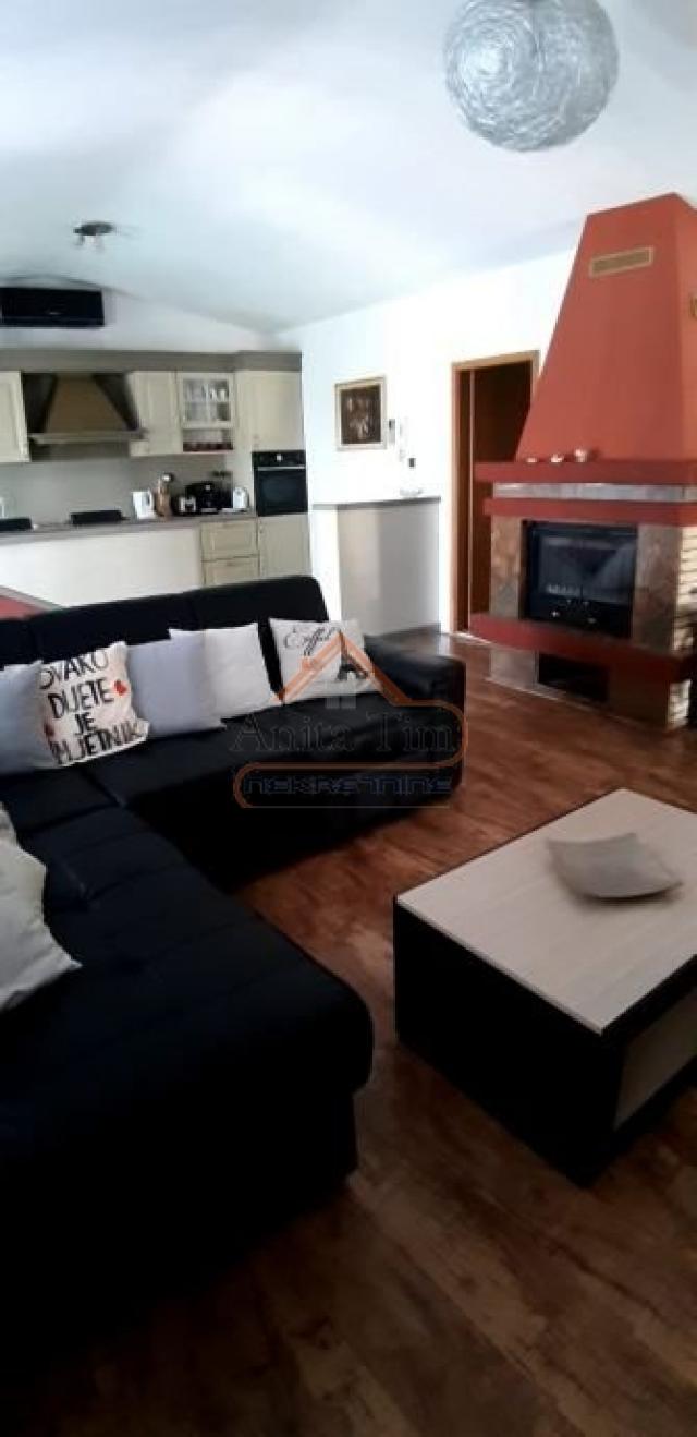 Plano - PRILIKA!!! kuća sa 5 apartmana i bazenom