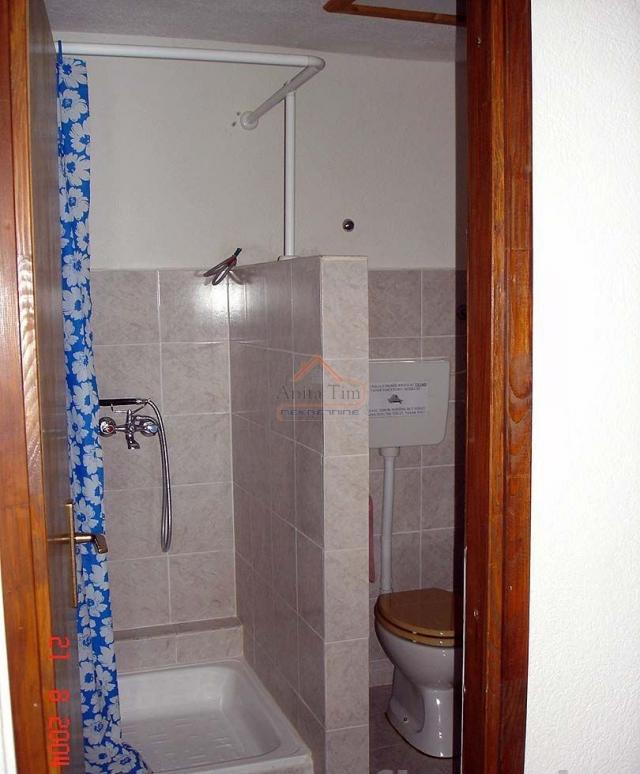 Okrug Gornji - dvojna apartmanska kuća sa 3 apartmana