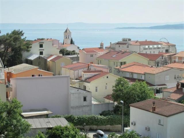 Makarska - apartmanska kuća sa 8 jedinica