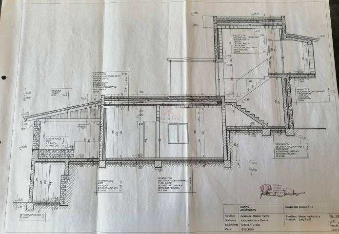 ZLARIN-PREDIVNA KAMENA KUĆA  SA GRAĐEVNIM ZEMLJIŠTEM-40m od mora