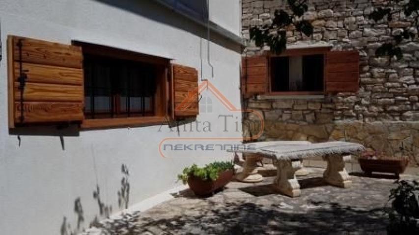 Seget Vranjic - samostojeća apartmanska kuća