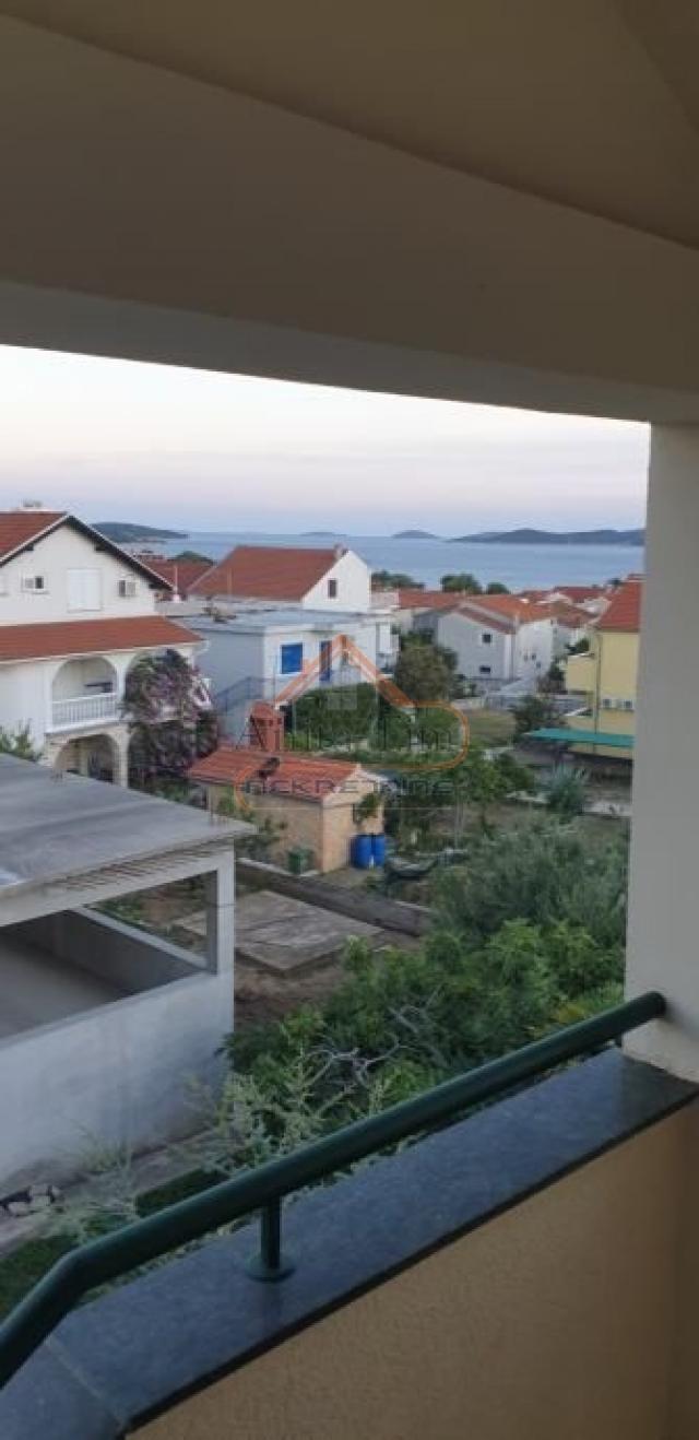 Vodice - apartmanska kuća sa 5 jedinica