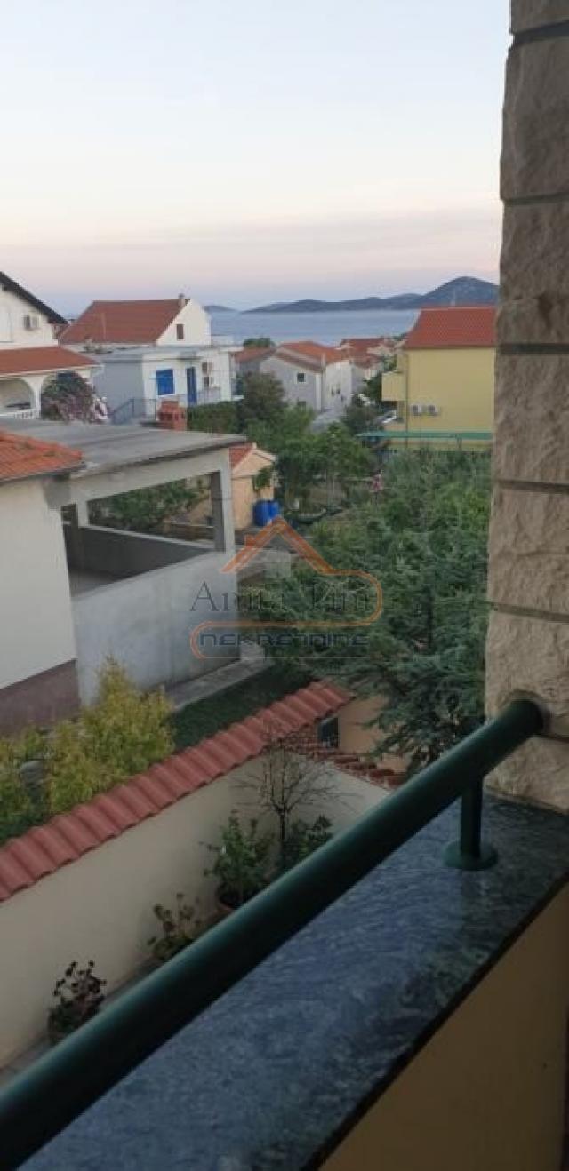 Vodice - apartmanska kuća sa 5 jedinica