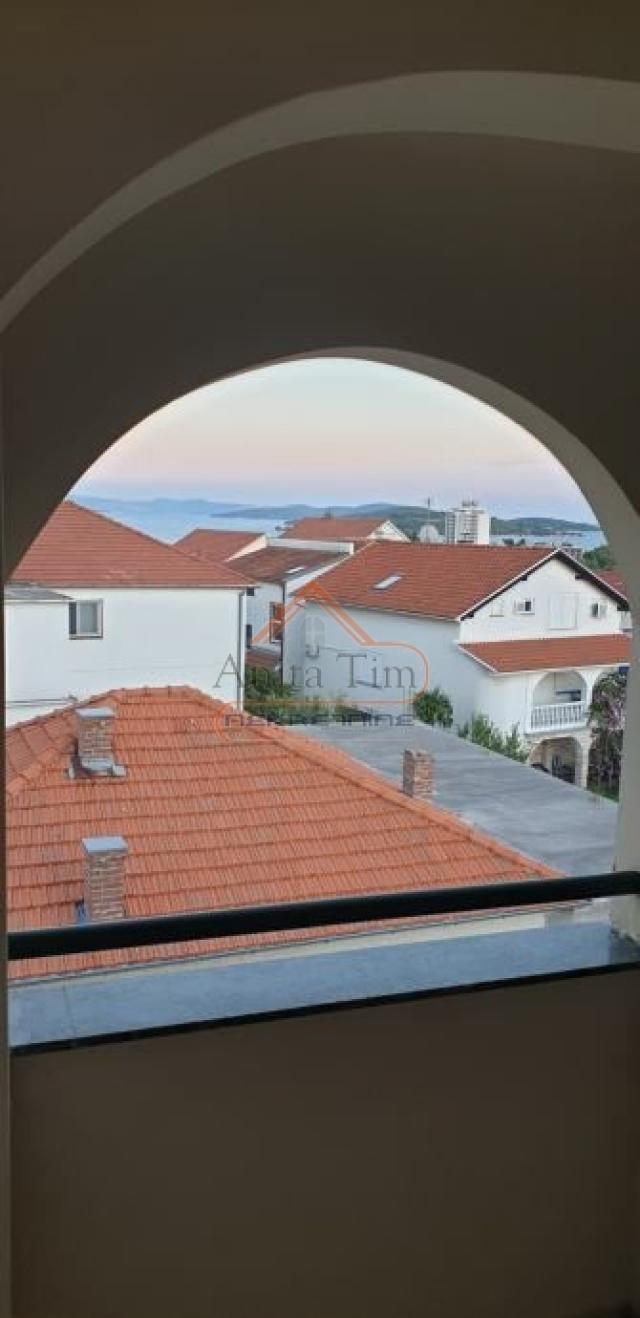 Vodice - apartmanska kuća sa 5 jedinica