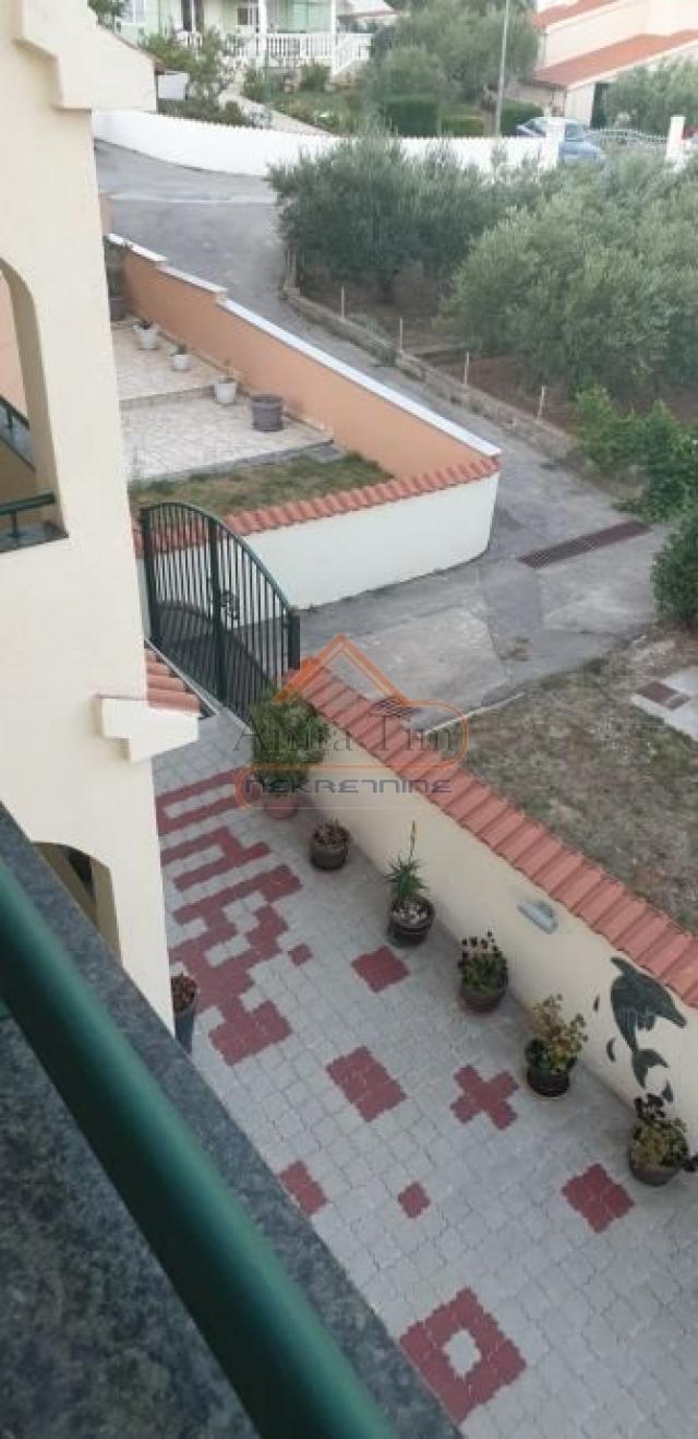 Vodice - apartmanska kuća sa 5 jedinica