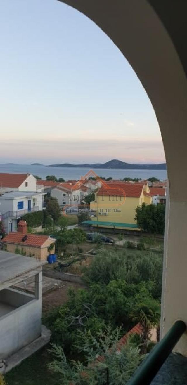 Vodice - apartmanska kuća sa 5 jedinica