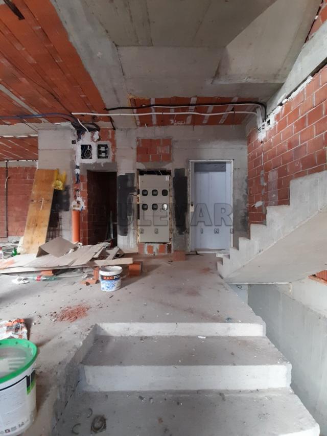 Izdaje se poslovna zgrada u širem centru grada, 400m2